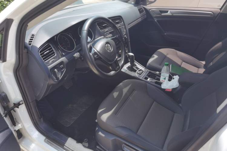 Used Volkswagen Golf 2017 1.6L Automatic Comfort Million-Vehicle Anniversary Edition Left Front Seat