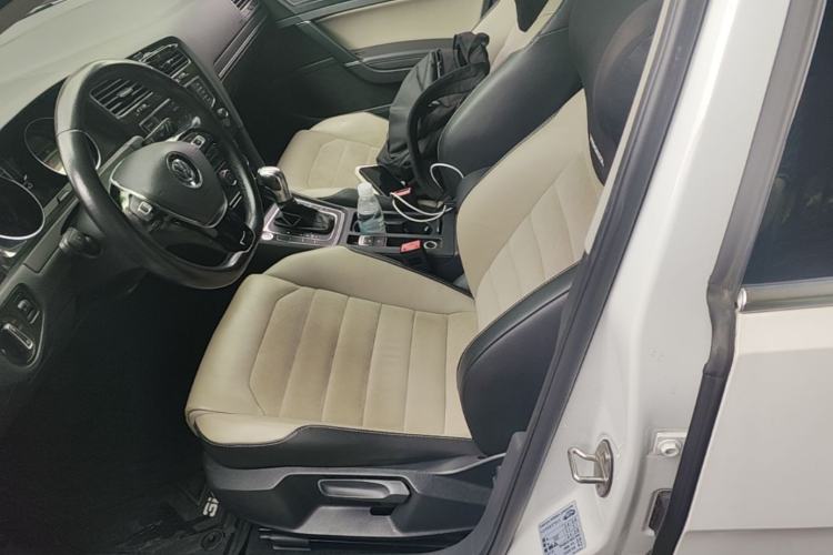 Used Volkswagen Golf 2017 230TSI Automatic Luxury Million-Vehicle Commemorative Edition Left Front Seat