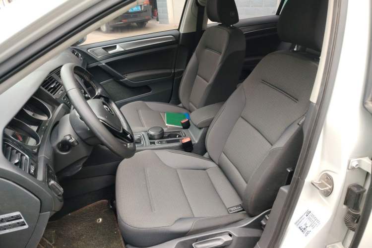Used Volkswagen Golf 2017 1.6L Automatic Comfort Million-Vehicle Anniversary Edition Left Front Seat