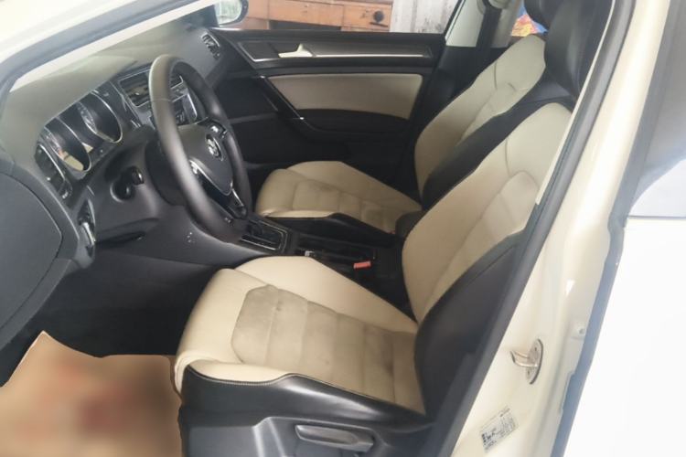 Used Volkswagen Golf 2017 230TSI Automatic Luxury Million-Vehicle Commemorative Edition Left Front Seat