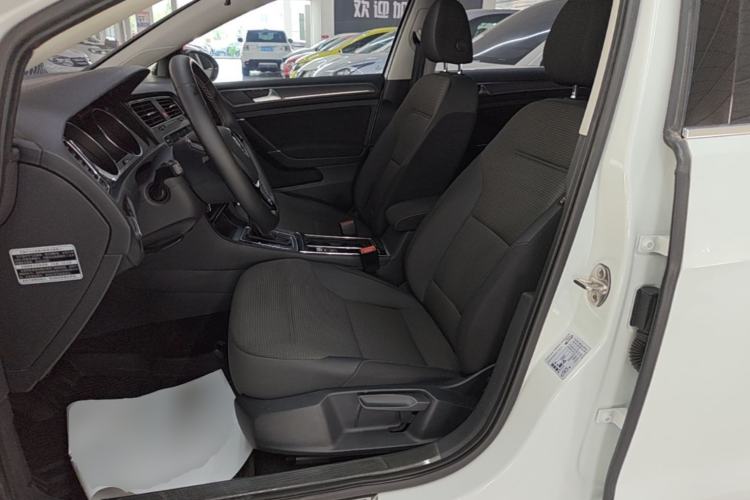 Used Volkswagen Golf 2017 1.6L Automatic Comfort Million-Vehicle Anniversary Edition Left Front Seat