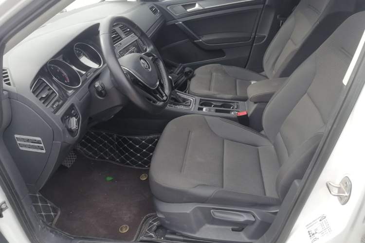 Used Volkswagen Golf 2017 1.6L Automatic Comfort Million-Vehicle Anniversary Edition Left Front Seat