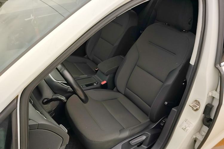 Used Volkswagen Golf 2017 1.6L Automatic Comfort Million-Vehicle Anniversary Edition Left Front Seat