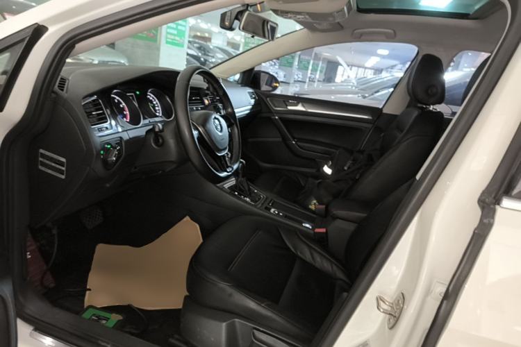 Used Volkswagen Golf 2017 1.6L Automatic Comfort Million-Vehicle Anniversary Edition Left Front Seat