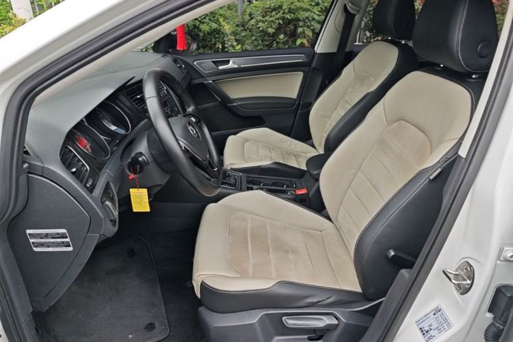 Used Volkswagen Golf 2017 230TSI Automatic Luxury Million-Vehicle Commemorative Edition Left Front Seat