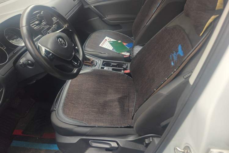 Used Volkswagen Golf 2017 1.6L Automatic Comfort Million-Vehicle Anniversary Edition Left Front Seat