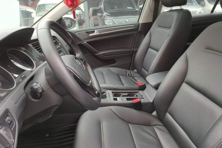 Used Volkswagen Golf 2017 230TSI Automatic Comfort Edition – Celebrating Milestone of One Million Units Left Front Seat