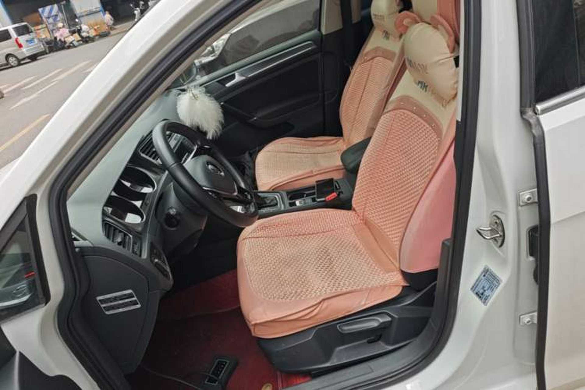 Used Volkswagen Golf 2017 1.6L Automatic Comfort Million-Vehicle Anniversary Edition Left Front Seat