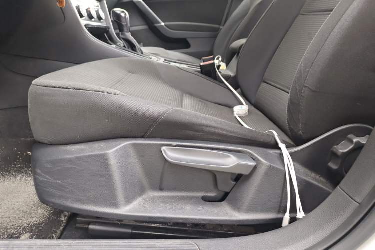 Used Volkswagen Golf 2017 1.6L Automatic Comfort Million-Vehicle Anniversary Edition Left Front Seat