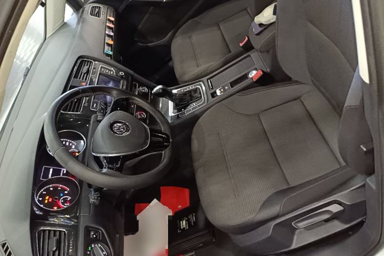 Used Volkswagen Golf 2017 1.6L Automatic Comfort Million-Vehicle Anniversary Edition Left Front Seat