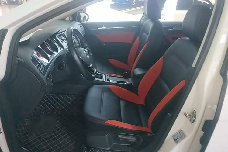 Used Volkswagen Golf 2017 230TSI Automatic Comfort Edition – Celebrating Milestone of One Million Units Left Front Seat