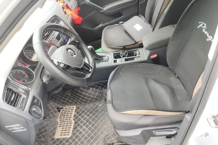 Used Volkswagen Golf 2017 1.6L Automatic Comfort Million-Vehicle Anniversary Edition Left Front Seat
