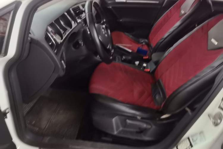Used Volkswagen Golf 2017 1.6L Automatic Comfort Million-Vehicle Anniversary Edition Left Front Seat
