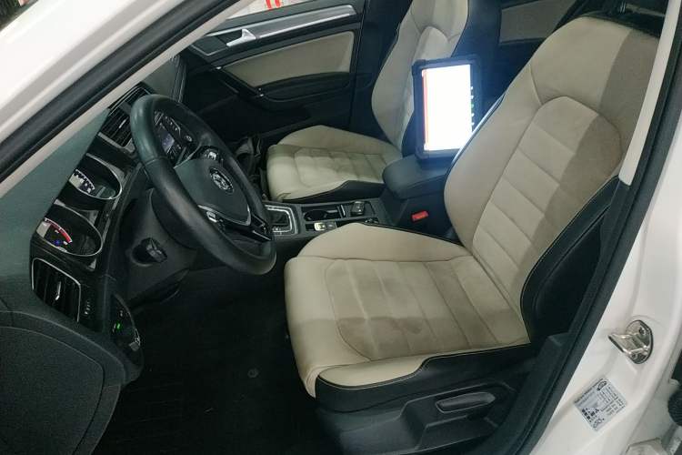 Used Volkswagen Golf 2017 230TSI Automatic Luxury Million-Vehicle Commemorative Edition Left Front Seat