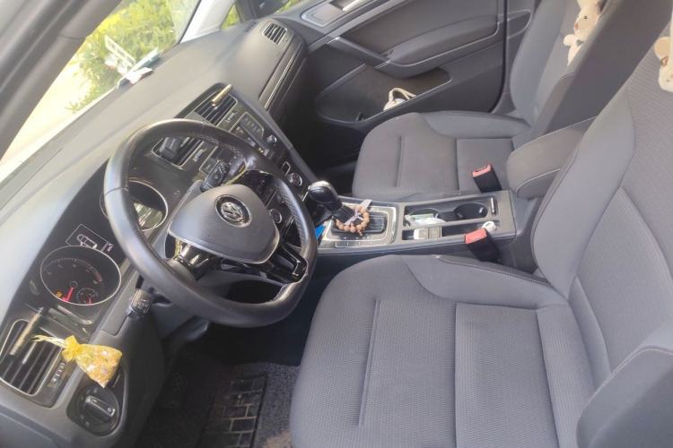 Used Volkswagen Golf 2017 1.6L Automatic Comfort Million-Vehicle Anniversary Edition Left Front Seat