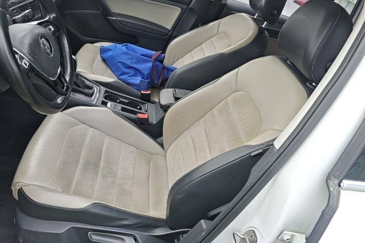 Used Volkswagen Golf 2017 230TSI Automatic Luxury Million-Vehicle Commemorative Edition Left Front Seat