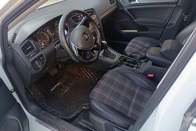 Used Volkswagen Golf 2017 230TSI Automatic Comfort Edition – Celebrating Milestone of One Million Units Left Front Seat