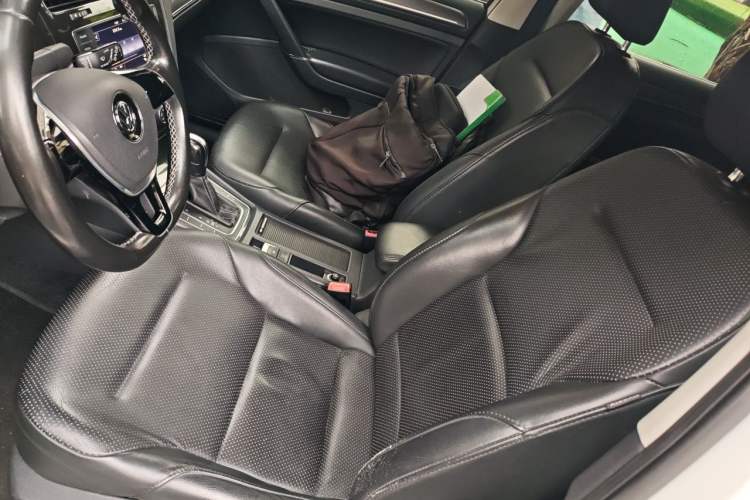 Used Volkswagen Golf 2017 1.6L Automatic Comfort Million-Vehicle Anniversary Edition Left Front Seat