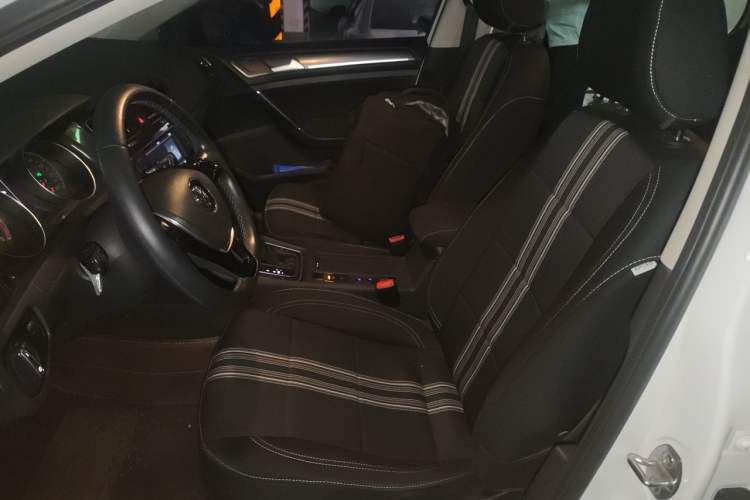 Used Volkswagen Golf 2017 1.6L Automatic Comfort Million-Vehicle Anniversary Edition Left Front Seat