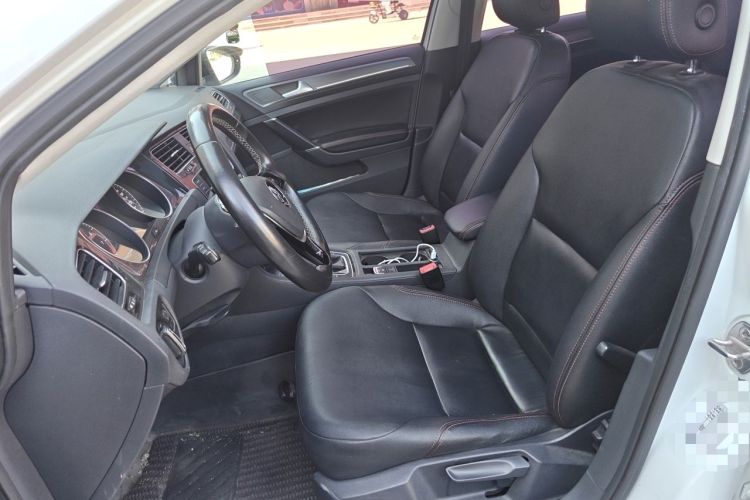 Used Volkswagen Golf 2017 1.6L Automatic Comfort Million-Vehicle Anniversary Edition Left Front Seat