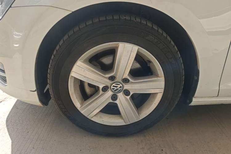 Used Volkswagen Golf 2017 230TSI Automatic Comfort Edition – Celebrating Milestone of One Million Units Left Front Wheel Hub