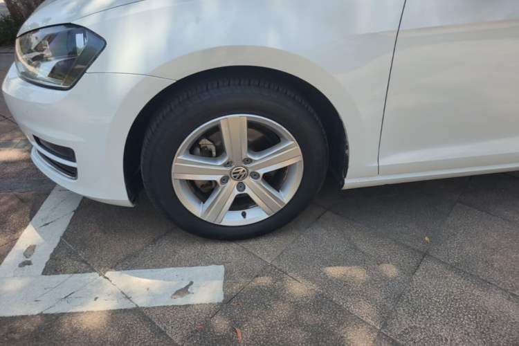 Used Volkswagen Golf 2017 230TSI Automatic Comfort Edition – Celebrating Milestone of One Million Units Left Front Wheel Hub