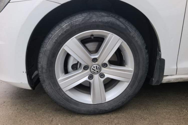 Used Volkswagen Golf 2017 230TSI Automatic Comfort Edition – Celebrating Milestone of One Million Units Left Front Wheel Hub