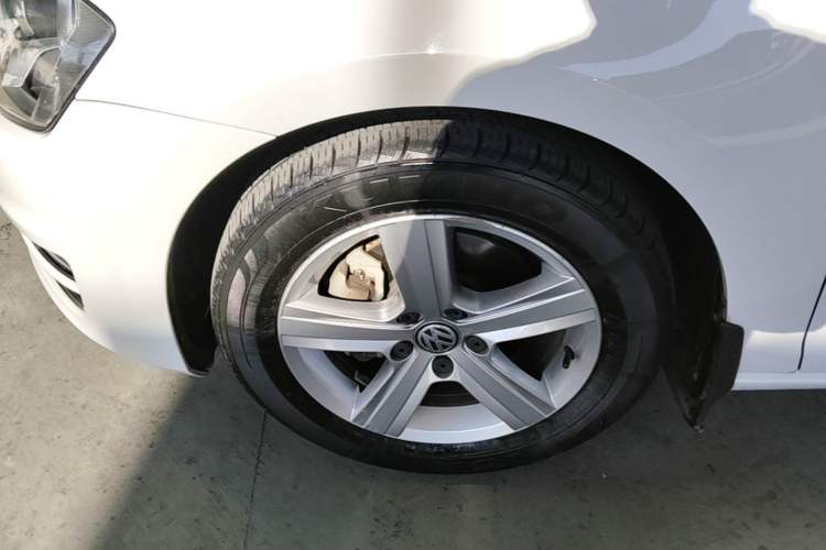 Used Volkswagen Golf 2017 1.6L Automatic Comfort Million-Vehicle Anniversary Edition Left Front Wheel Hub