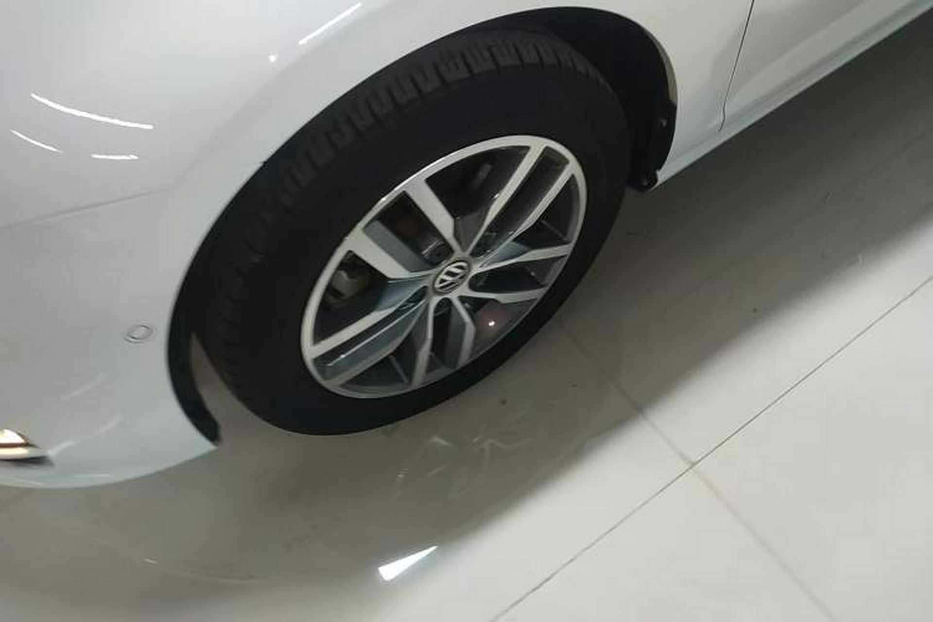 Used Volkswagen Golf 2017 230TSI Automatic Luxury Million-Vehicle Commemorative Edition Left Front Wheel Hub