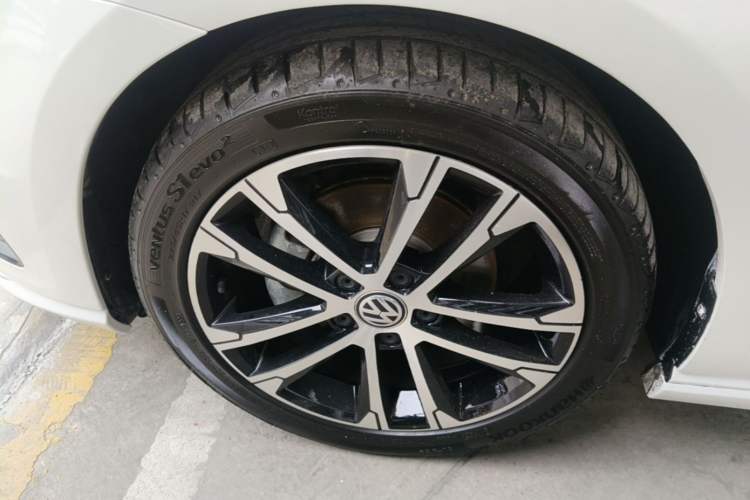 Used Volkswagen Golf 2017 280TSI Automatic R-Line Million-Vehicle Commemorative Edition Left Front Wheel Hub