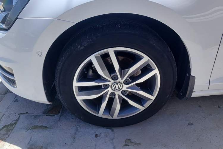 Used Volkswagen Golf 2017 230TSI Automatic Luxury Million-Vehicle Commemorative Edition Left Front Wheel Hub