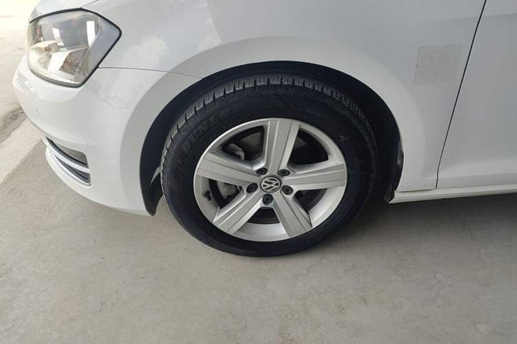 Used Volkswagen Golf 2017 1.6L Automatic Comfort Million-Vehicle Anniversary Edition Left Front Wheel Hub