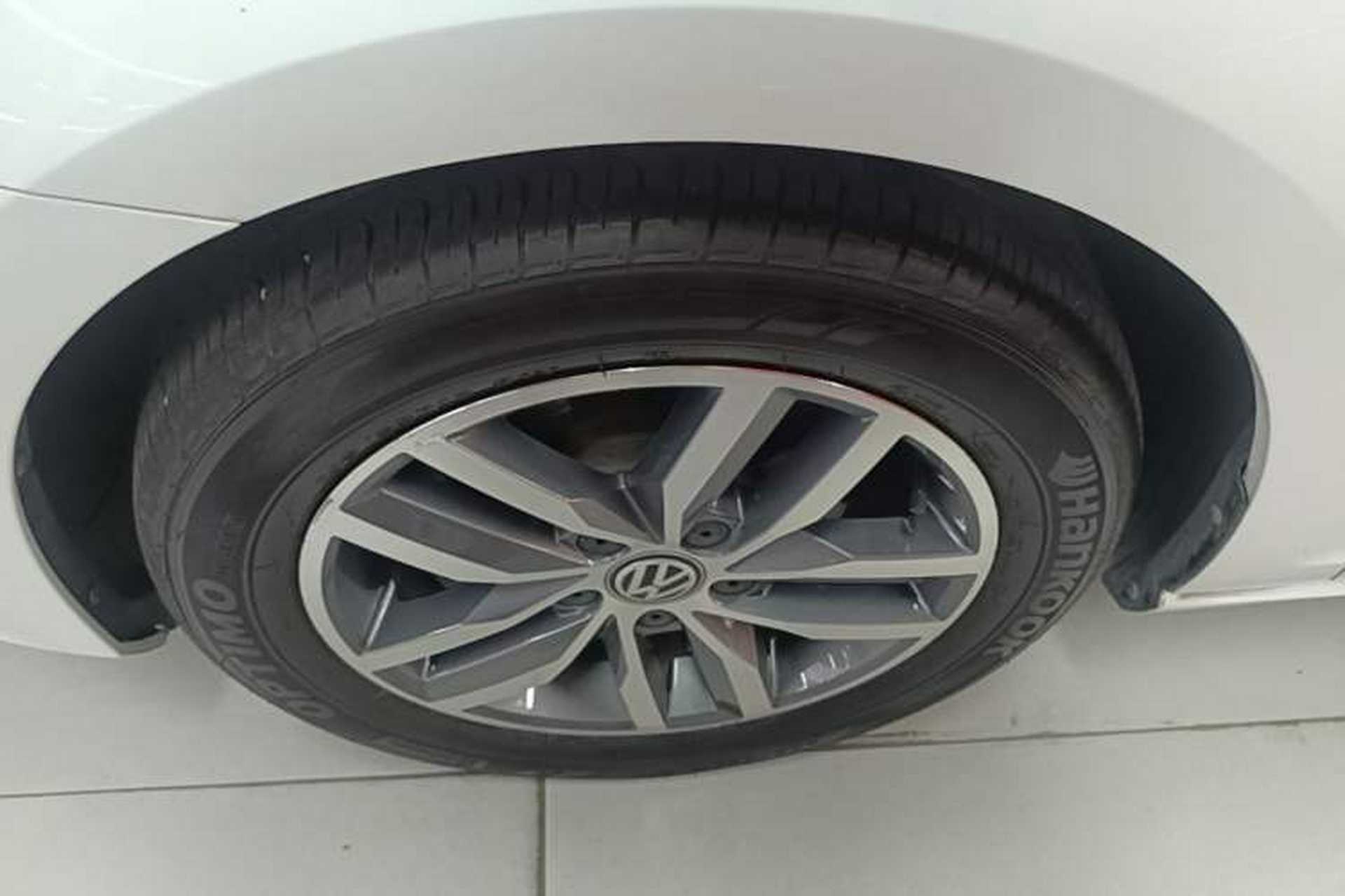 Used Volkswagen Golf 2017 230TSI Automatic Luxury Million-Vehicle Commemorative Edition Left Front Wheel Hub