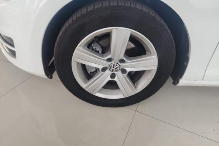 Used Volkswagen Golf 2017 230TSI Automatic Comfort Edition – Celebrating Milestone of One Million Units Left Front Wheel Hub