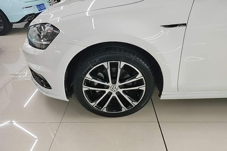 Used Volkswagen Golf 2017 280TSI Automatic R-Line Million-Vehicle Commemorative Edition Left Front Wheel Hub
