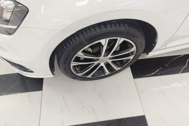 Used Volkswagen Golf 2017 280TSI Automatic R-Line Million-Vehicle Commemorative Edition Left Front Wheel Hub