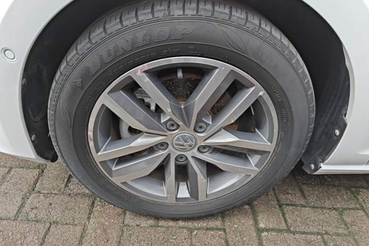 Used Volkswagen Golf 2017 230TSI Automatic Luxury Million-Vehicle Commemorative Edition Left Front Wheel Hub