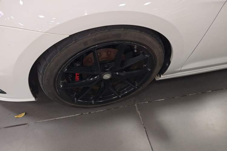 Used Volkswagen Golf 2017 280TSI Automatic R-Line Million-Vehicle Commemorative Edition Left Front Wheel Hub