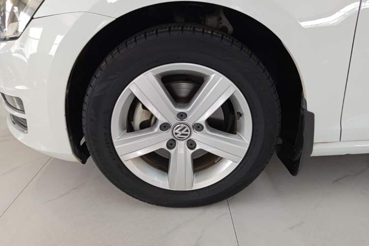 Used Volkswagen Golf 2017 1.6L Automatic Comfort Million-Vehicle Anniversary Edition Left Front Wheel Hub