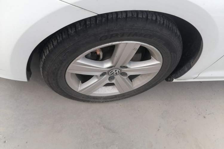 Used Volkswagen Golf 2017 1.6L Automatic Comfort Million-Vehicle Anniversary Edition Left Front Wheel Hub