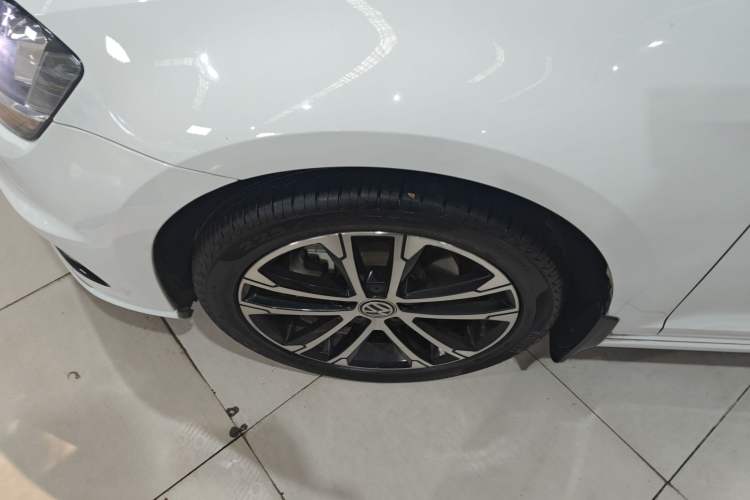 Used Volkswagen Golf 2017 280TSI Automatic R-Line Million-Vehicle Commemorative Edition Left Front Wheel Hub