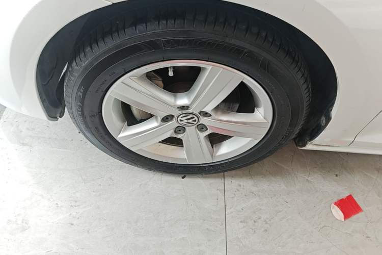 Used Volkswagen Golf 2017 230TSI Automatic Comfort Edition – Celebrating Milestone of One Million Units Left Front Wheel Hub