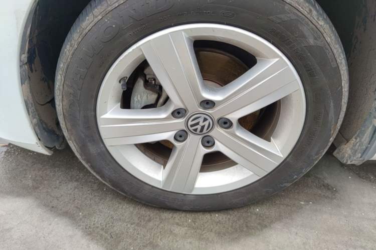 Used Volkswagen Golf 2017 1.6L Automatic Comfort Million-Vehicle Anniversary Edition Left Front Wheel Hub