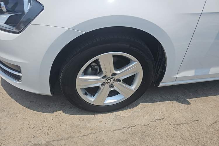 Used Volkswagen Golf 2017 230TSI Automatic Comfort Edition – Celebrating Milestone of One Million Units Left Front Wheel Hub