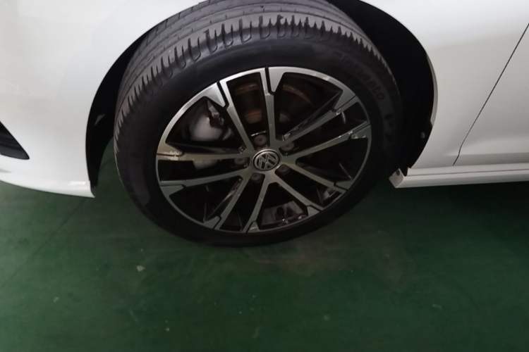 Used Volkswagen Golf 2017 280TSI Automatic R-Line Million-Vehicle Commemorative Edition Left Front Wheel Hub