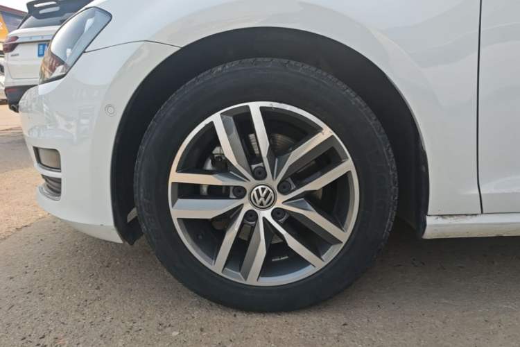 Used Volkswagen Golf 2017 230TSI Automatic Luxury Million-Vehicle Commemorative Edition Left Front Wheel Hub