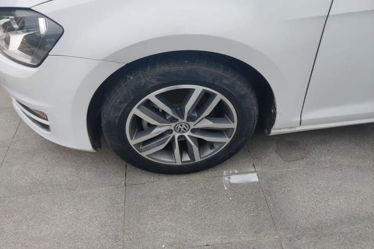 Used Volkswagen Golf 2017 230TSI Automatic Comfort Edition – Celebrating Milestone of One Million Units Left Front Wheel Hub