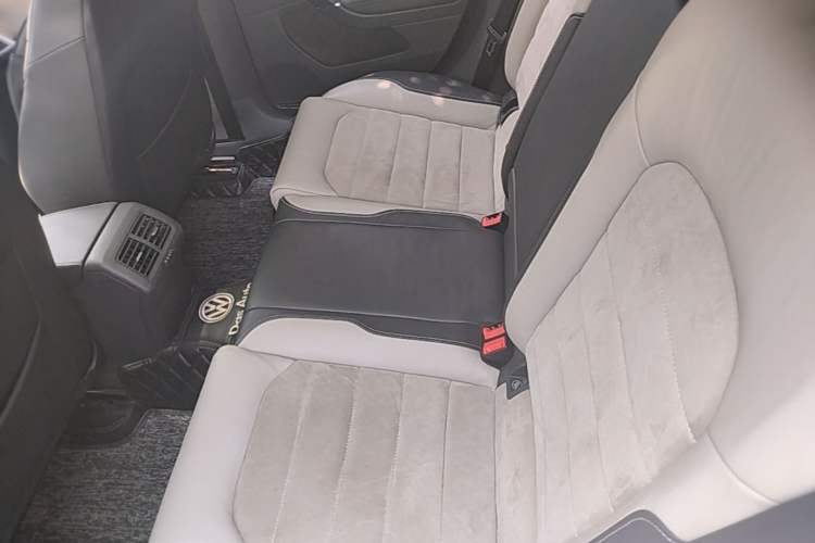 Used Volkswagen Golf 2017 230TSI Automatic Luxury Million-Vehicle Commemorative Edition Left Rear Seat
