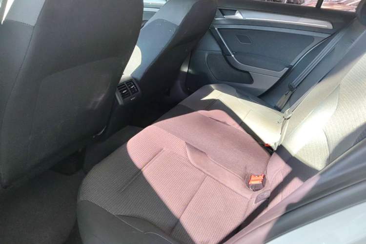Used Volkswagen Golf 2017 1.6L Automatic Comfort Million-Vehicle Anniversary Edition Left Rear Seat