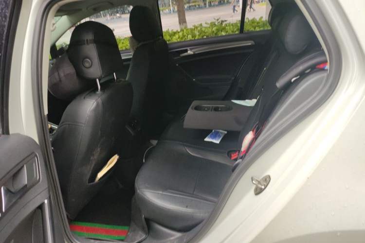 Used Volkswagen Golf 2017 1.6L Automatic Comfort Million-Vehicle Anniversary Edition Left Rear Seat